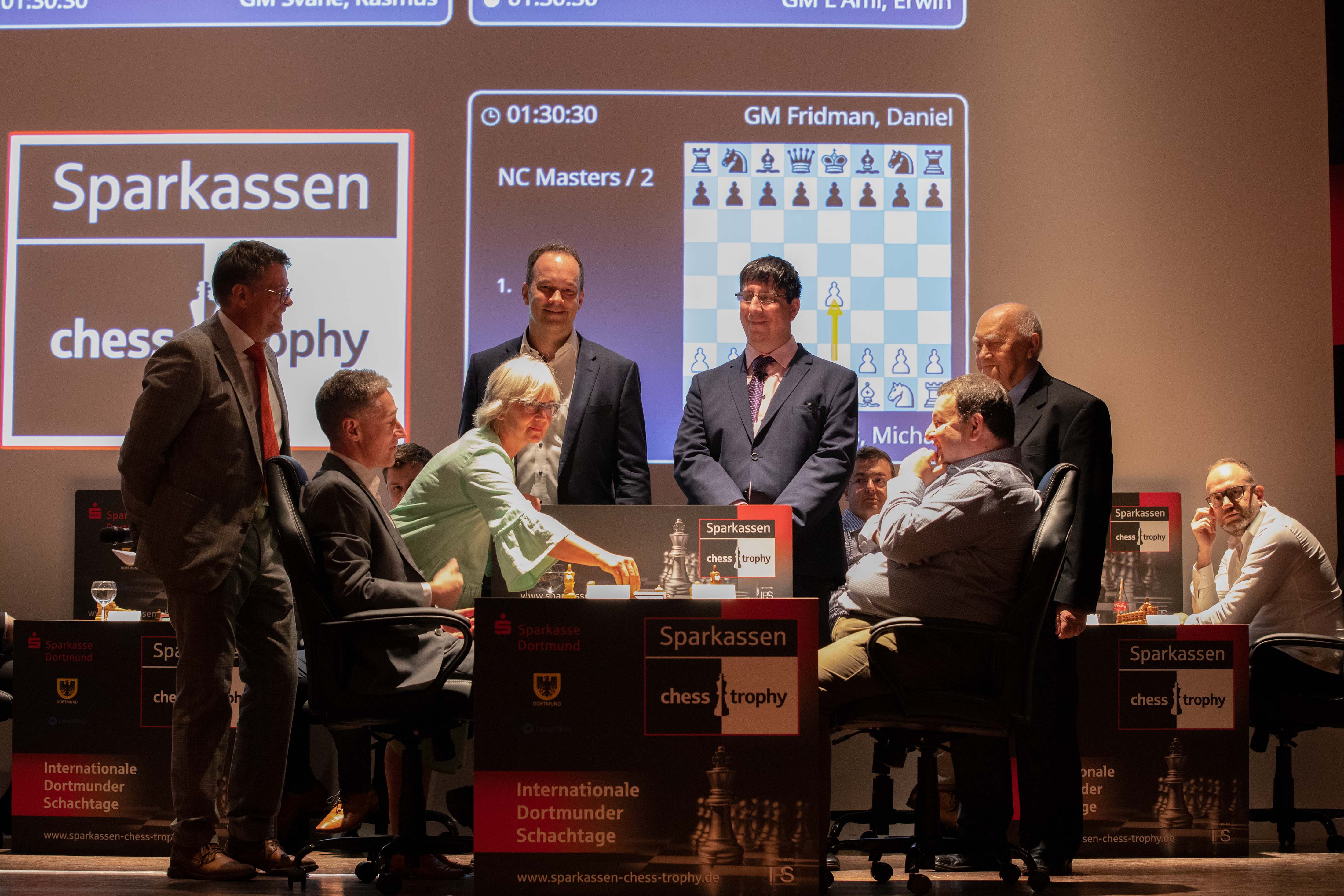Eröffnungszug Sparkassen Chess Trophy 2022 min