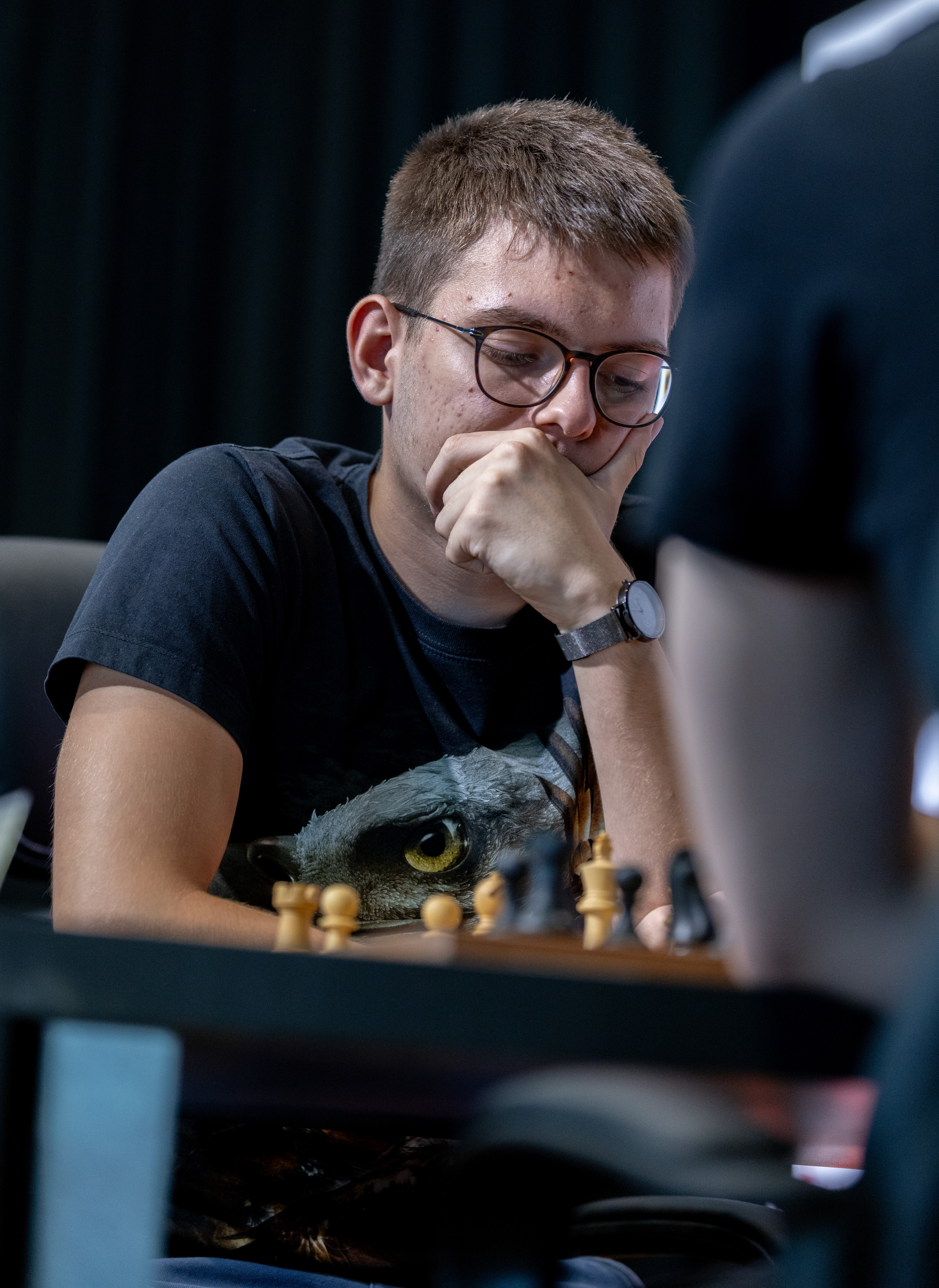 Wild games in the A-Open of the Sparkassen Chess Trophy and a surprising leader