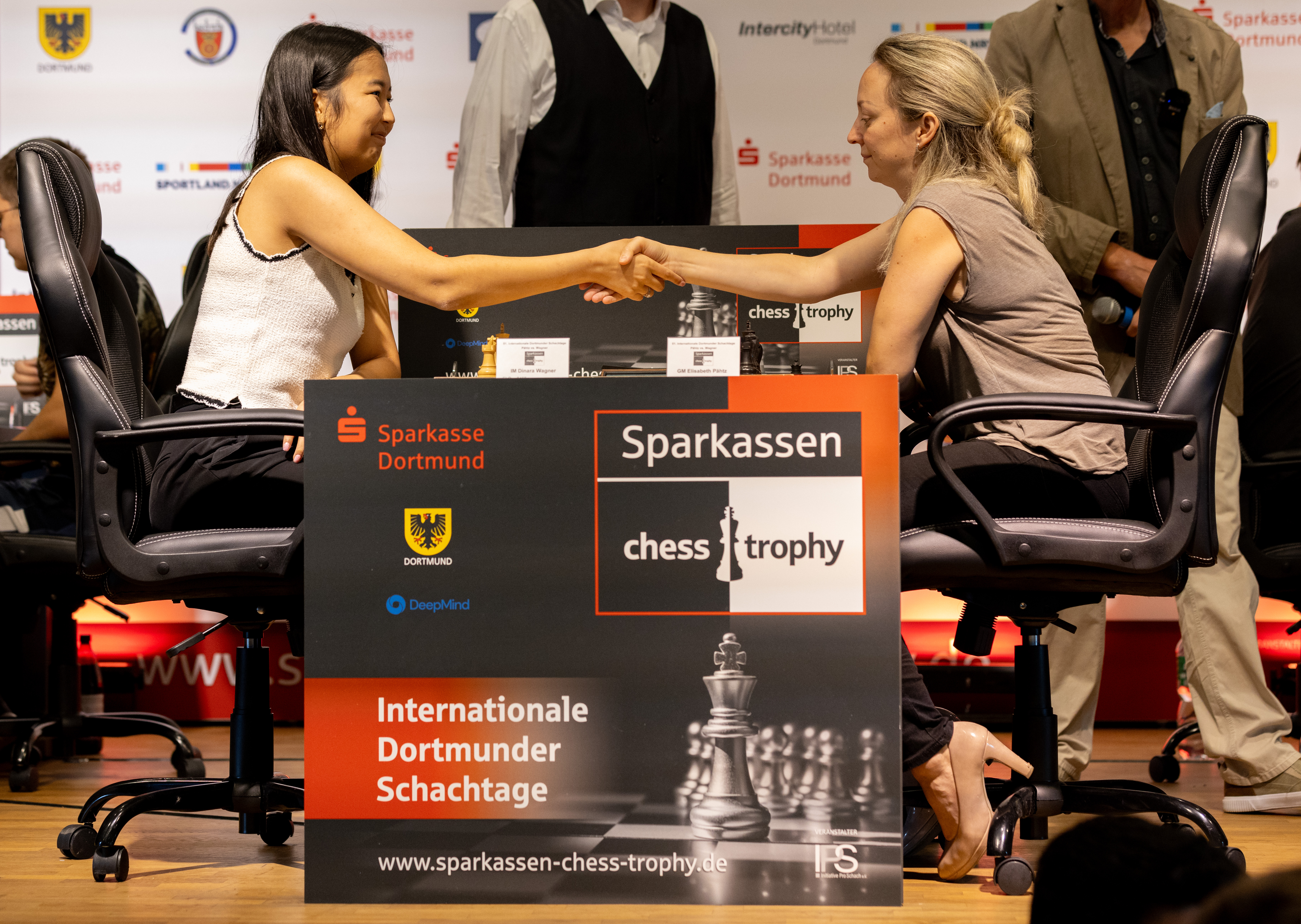 Dinara Wagner misses a big chance | Korobov wins at the top board